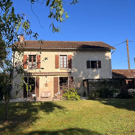 Les Bruyeres B&B Montbron エクステリア 写真