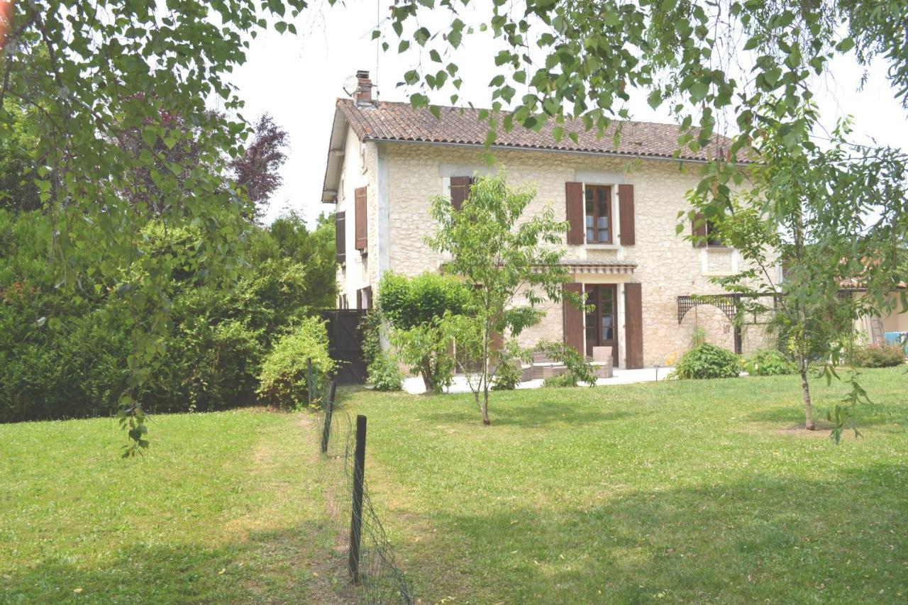 Les Bruyeres B&B Montbron エクステリア 写真