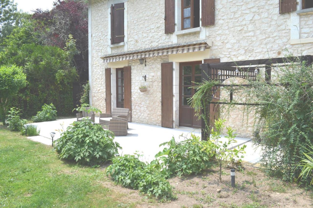Les Bruyeres B&B Montbron エクステリア 写真