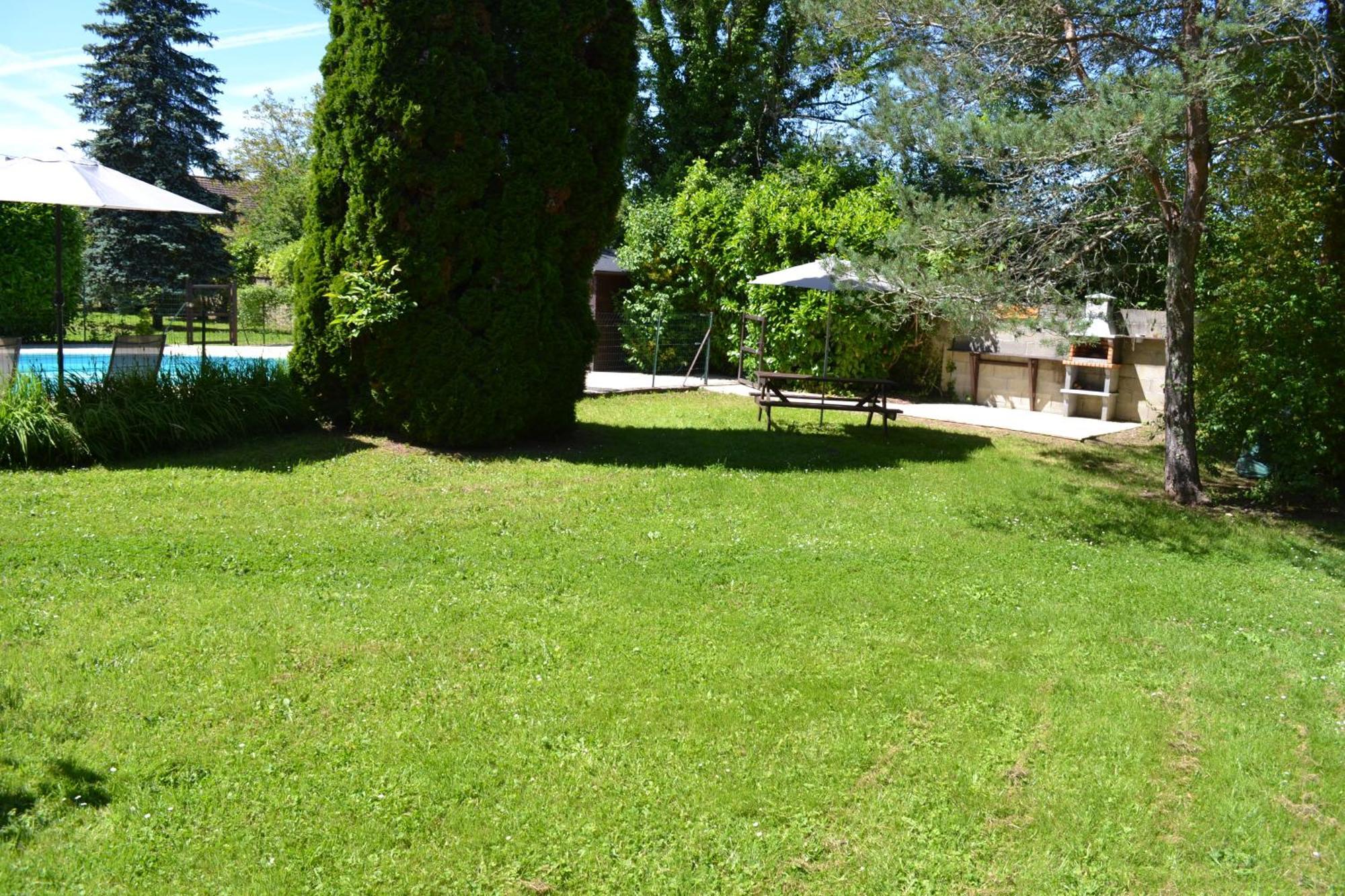 Les Bruyeres B&B Montbron エクステリア 写真